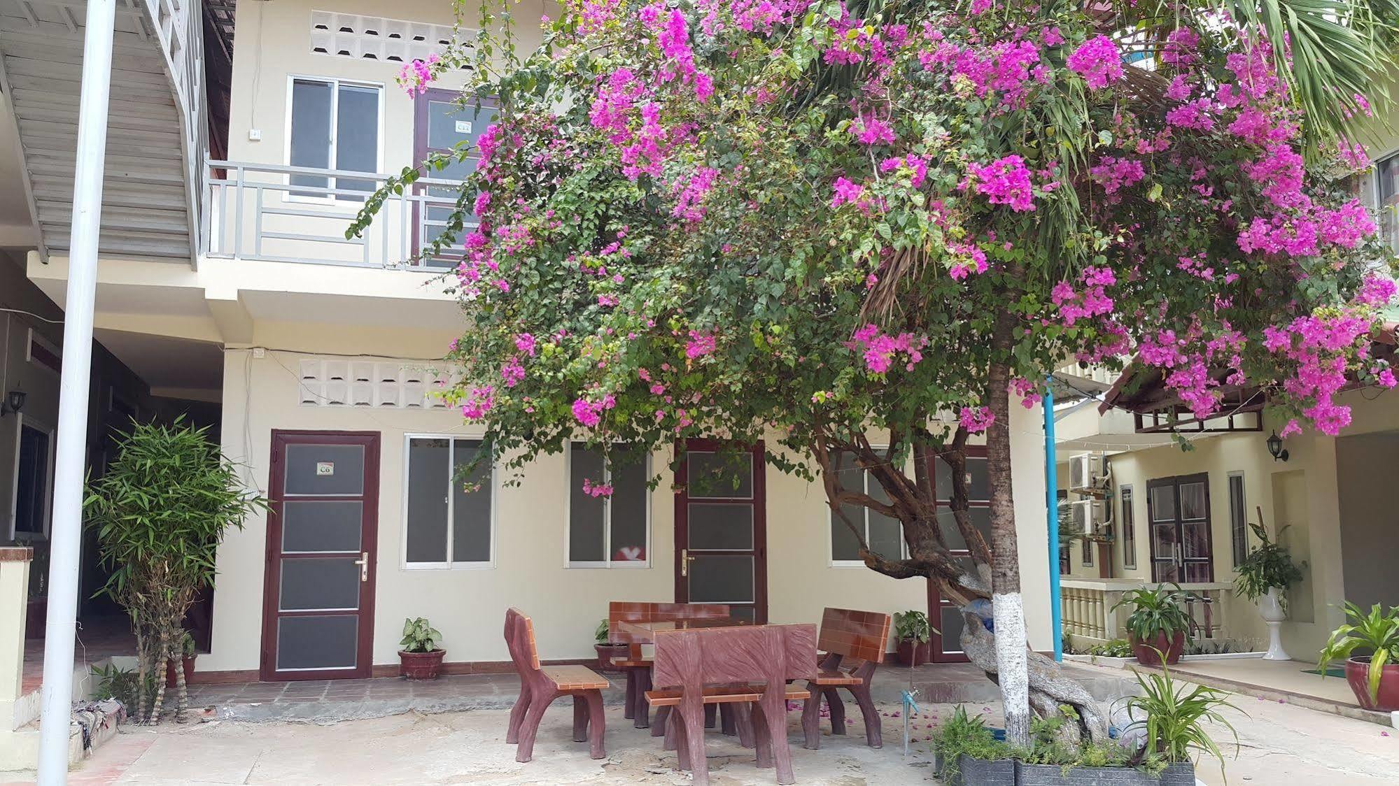 Sakal Guesthouse Restaurant & Bar Sihanoukville Exterior foto